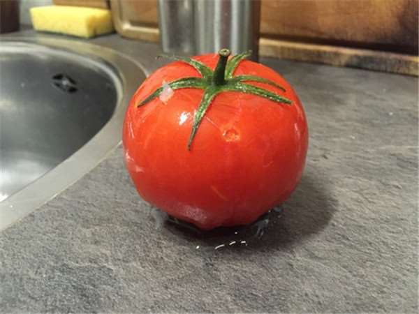 Cà chua bị nát và mất đi độ dinh dưỡng vốn có nếu bảo quản trong tủ lạnh ko đúng cách